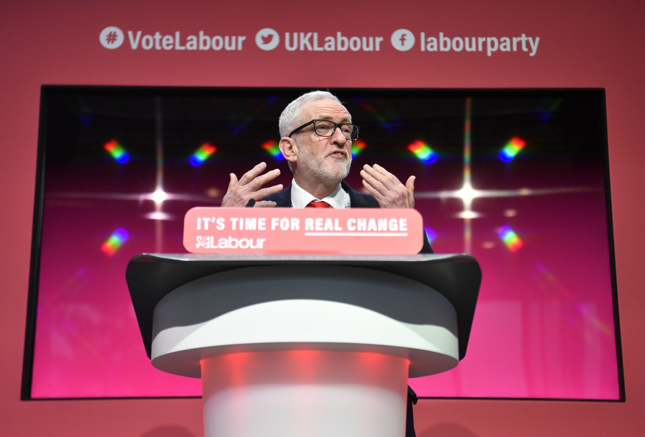Birmingham, 2019. november 21.
Jeremy Corbyn, a legnagyobb brit ellenzéki erő, a Munkáspárt vezetője a párt Birminghamben tartott választási nagygyűlésén 2019. november 21-én. Nagy-Britanniában december 12-én tartanak előrehozott parlamenti választást.
MTI/EPA/Neil Hall