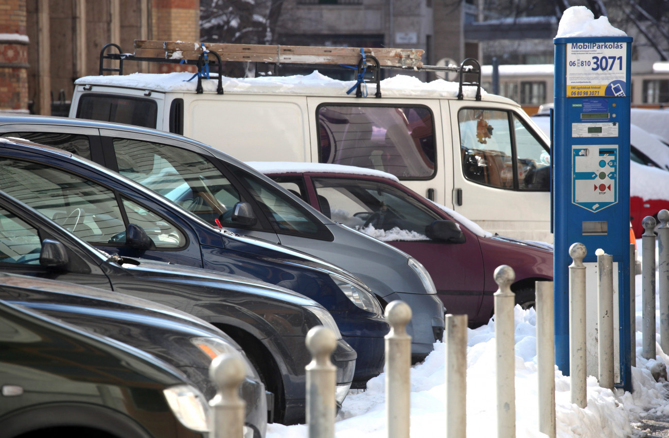 Ezekből jövőre sokkal kevesebb lesz - parkoló automaták a Dohány utcában. 
MTI Fotó: Mohai Balázs