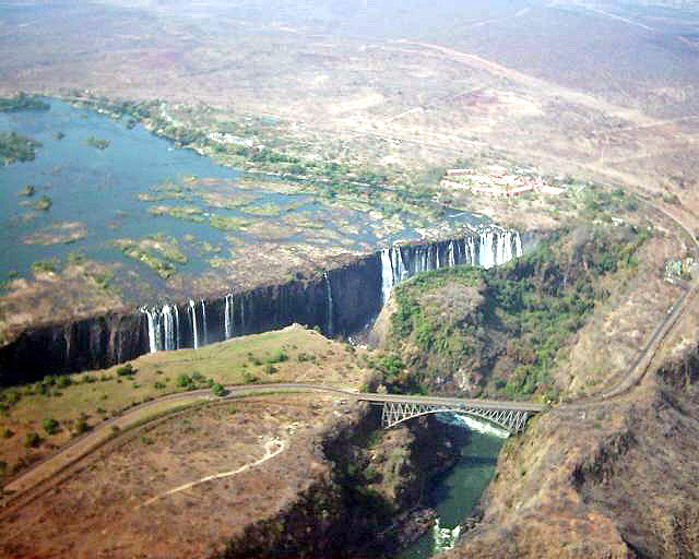 A Viktória-vízesés a száraz évszakban, 2003-ban (Wikipédia/ Vberger)