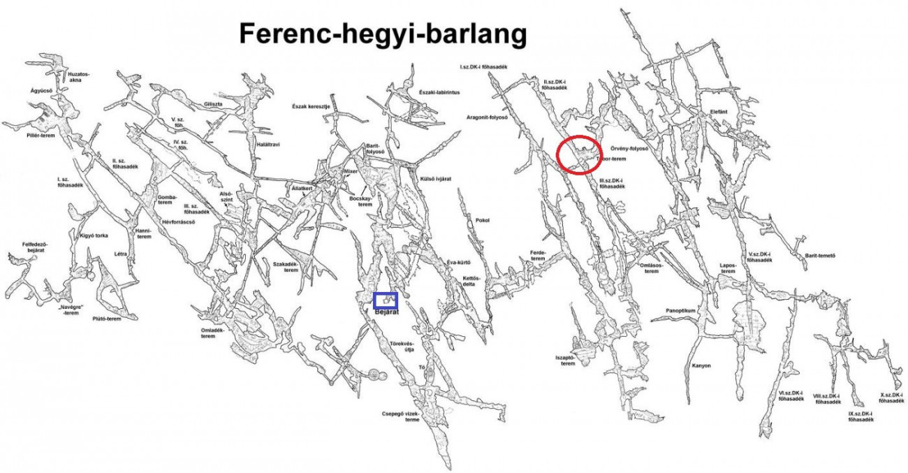 A Ferenc-hegyi-barlang térképe, piros körrel jelölve a baleset helyszínét, kék téglalap a bejárat helyét mutatja. A barlang 6700 méter hosszú labirintus (forrás: Magyar Barlangi Mentőszolgálat)