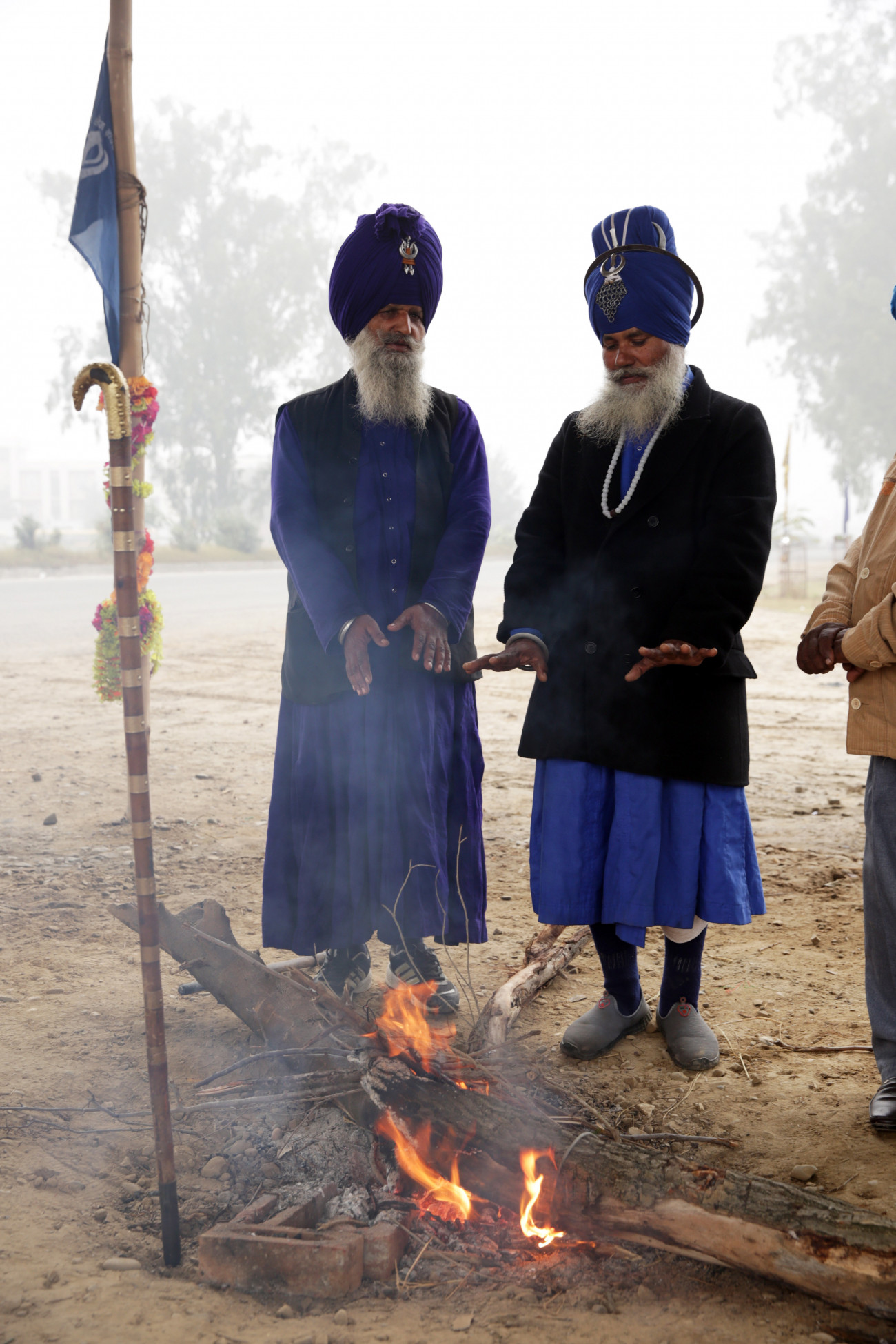 Amritszár, 2019. december 17.
Tűznél melegedő szikh férfiak egy amritszári külvárosban egy hideg és ködös reggelen, 2019. december 17-én, az Észak-Indiában uralkodó hideghullám idején.
MTI/EPA/Raminder Pal Szingh