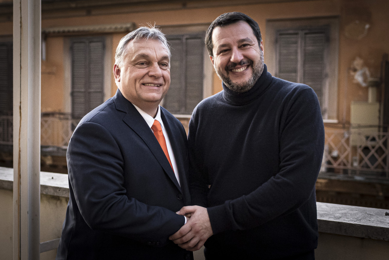 A Miniszterelnöki Sajtóiroda által közreadott képen Orbán Viktor miniszterelnök (b) és Matteo Salvini, a Liga vezetője találkozójukon Rómában 2020. február 4-én.
MTI/Miniszterelnöki Sajtóiroda/Benko Vivien Cher
