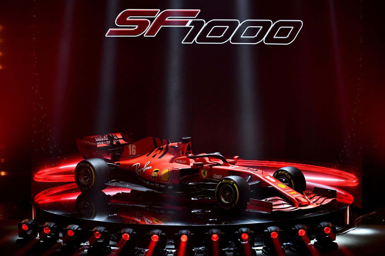 A Ferrari sajtóirodája által közreadott képen bemutatják a Forma-1-es autós gyorsasági világbajnokságban szereplő Ferrari új, 2020-as versenyautóját, az SF1000-et Reggio Emiliában 2020. február 11-én.
MTI/EPA/ANSA/Ferrari sajtóirodája