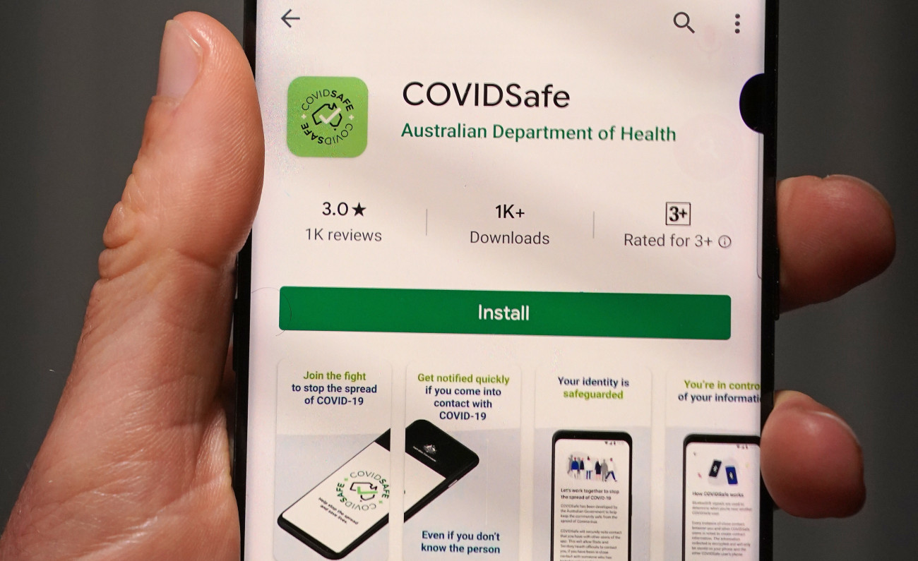 Melbourne, 2020. április 26.
Az ausztrál kormány által kifejlesztett COVIDSafe nevű alkalmazás egy mobiltelefon kijelzőjén Melbourne-ben 2020. április 26-án. Az alkalmazás segítségével a felhasználó értesülhet a koronavírus terjedésével kapcsolatos legfrissebb információkról.
MTI/EPA/AAP/Scott Barbour