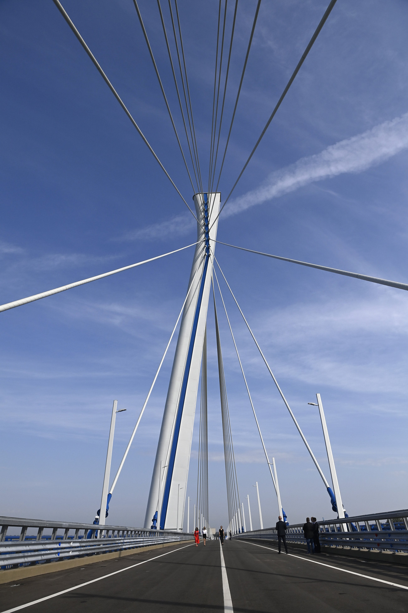 Komárom, 2020. szeptember 17.
Az új komáromi Duna-híd (Monostori híd) az avatás előtt 2020. szeptember 17-én.
MTI/Koszticsák Szilárd