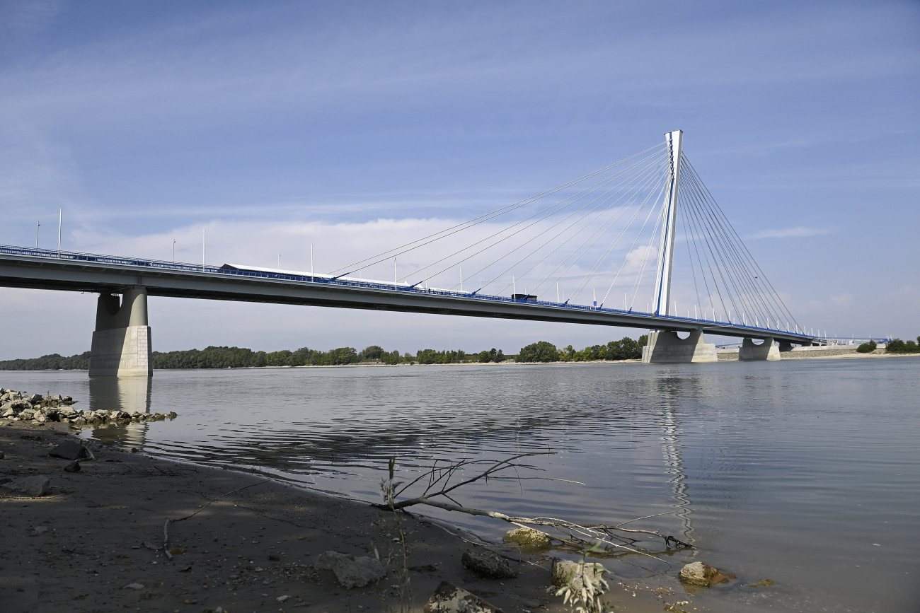 Komárom, 2020. szeptember 17.
Az új komáromi Duna-híd (Monostori híd) az avatás napján, 2020. szeptember 17-én.
MTI/Koszticsák Szilárd