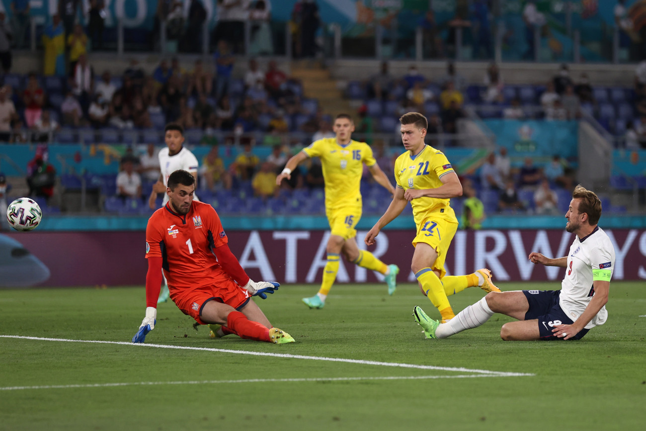 ROME, ITALY - JULY 03: Harry Kane of England scores their side's first goal past Georgiy Bushchan of Ukraine during the UEFA Euro 2020 Championship Quarter-final match between Ukraine and England at Olimpico Stadium on July 03, 2021 in Rome, Italy. (Photo by Lars Baron/Getty Images)