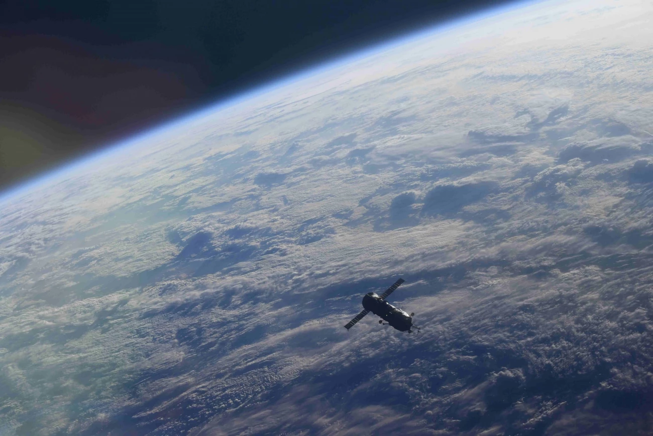A Progress és a Pirs visszatérőben a Földre, a Csendes-óceán felé (Forrás: NASA TV)