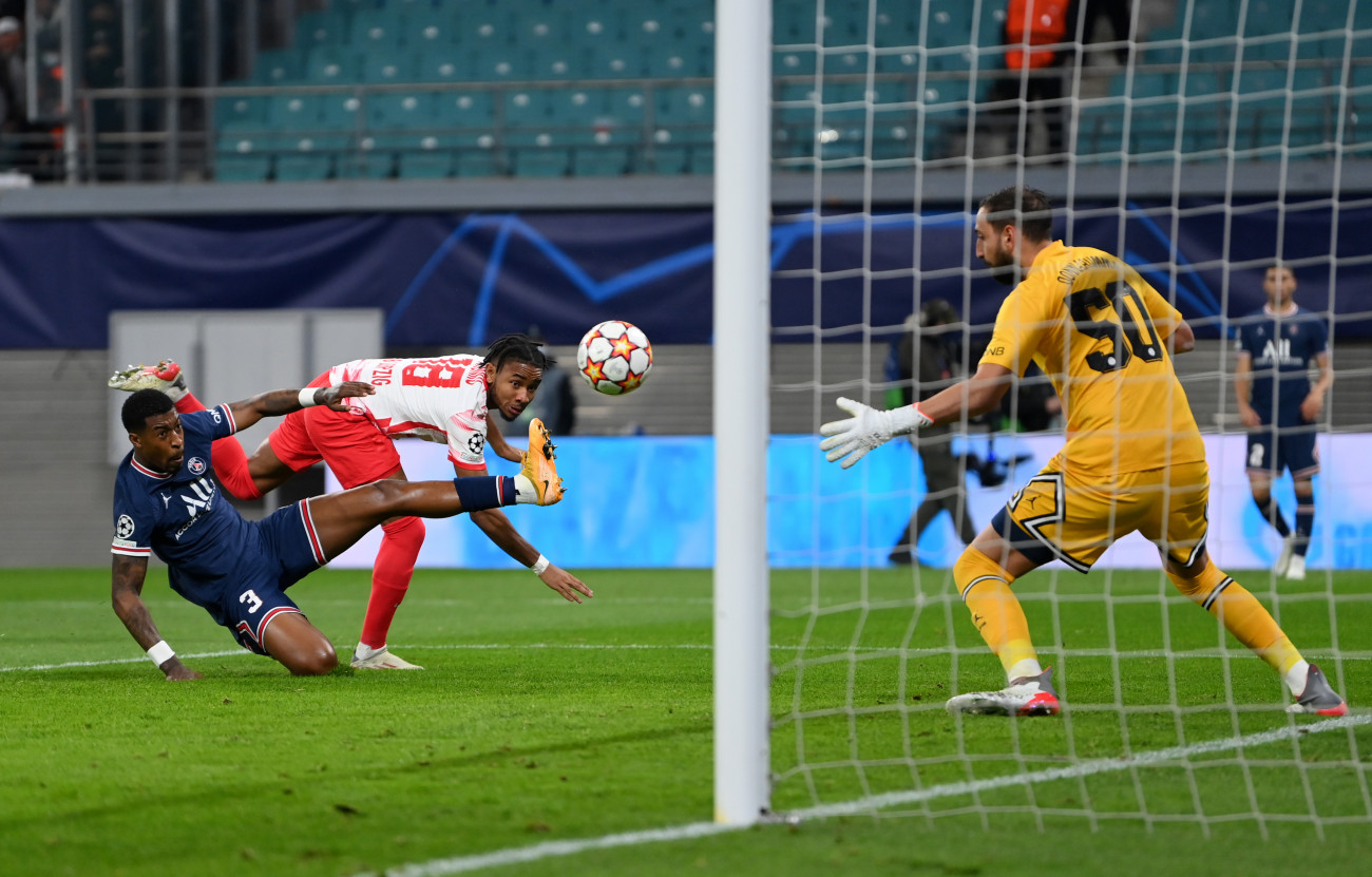 LEIPZIG, GERMANY - NOVEMBER 03: Christopher Nkunku of RB Leipzig scores their team's first goal under pressure from Presnel Kimpembe of Paris Saint-Germain during the UEFA Champions League group A match between RB Leipzig and Paris Saint-Germain at Red Bull Arena on November 03, 2021 in Leipzig, Germany. (Photo by Stuart Franklin/Getty Images)