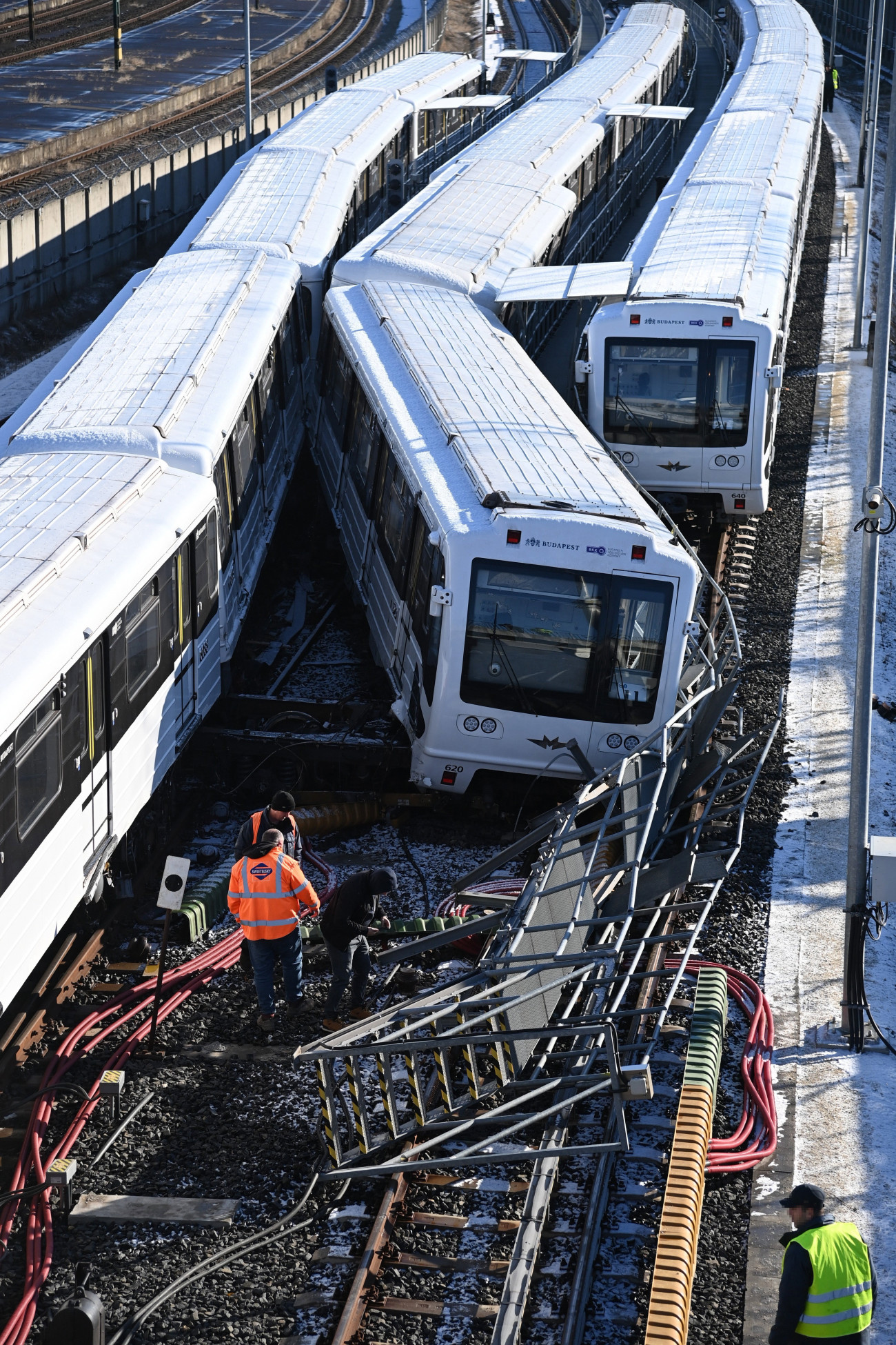 Budapest, 2022. január 22.
Ütközésben megsérült metrószerelvények a 3-as vonal Kőbánya-Kispest 