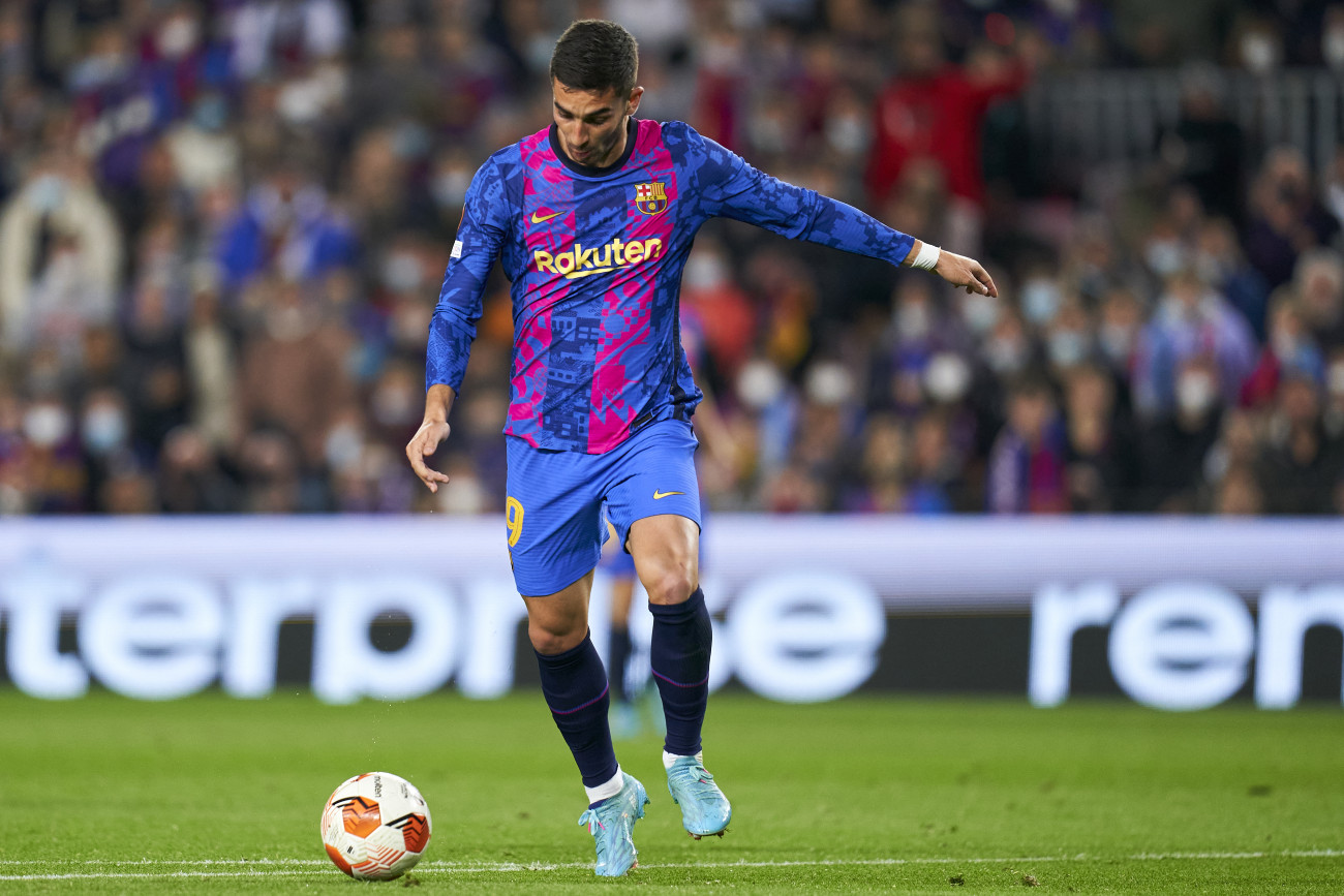BARCELONA, SPAIN - FEBRUARY 17: Ferran Torres of FC Barcelona in action during the UEFA Europa League Knockout Round Play-Off Leg One match between FC Barcelona and SSC Napoli at Camp Nou on February 17, 2022 in Barcelona, Spain. (Photo by Pedro Salado/Quality Sport Images/Getty Images)