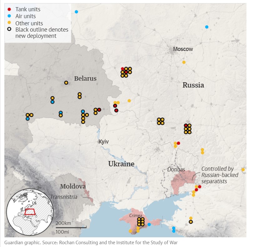 Orosz erők az ukrán határ mentén: a piros szín tankot, a kék légierőt, a sárga egyéb erőket jelez. A fekete körvonal a frissen telepített egységeket jelzi. Guardian grafika