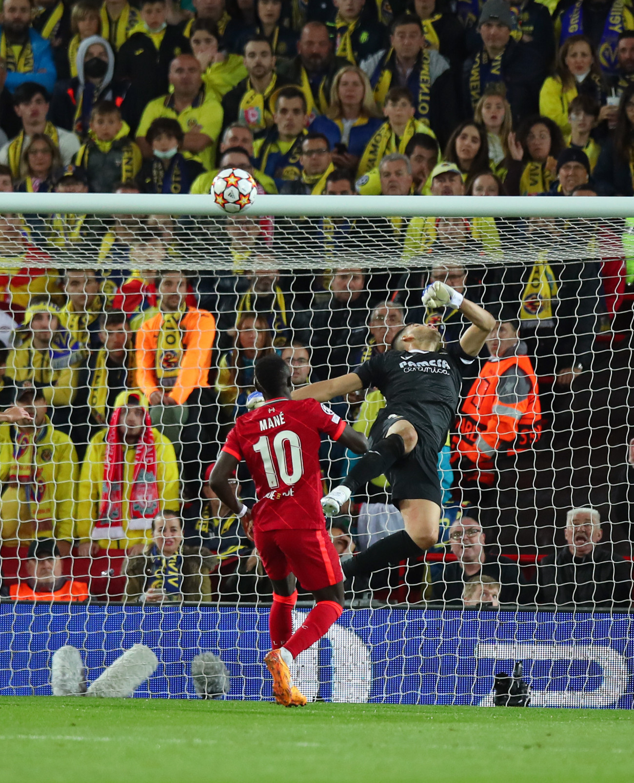 LIVERPOOL, ENGLAND - APRIL 27: Goalkeeper Geronimo Rulli of Villarreal fails to stop the ball from entering the net after it took a deflection from Pervis Estupinan following a shot by Jordan Henderson of Liverpool to make the score 1-0 during the UEFA Champions League Semi Final Leg One match between Liverpool and Villarreal at Anfield on April 27, 2022 in Liverpool, United Kingdom. (Photo by Robbie Jay Barratt - AMA/Getty Images)
