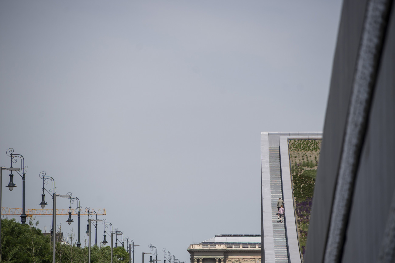 Budapest, 2022. május 23.
A Néprajzi Múzeum új épületének részlete Budapesten, a Városligetben 2022. május 23-án. A Liget Budapest projektnek köszönhetően világszínvonalú új otthont kapott a Néprajzi Múzeum.
MTI/Balogh Zoltán