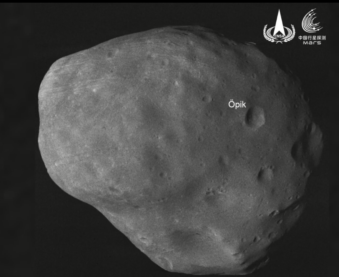 A Mars holdjának krátere a Tiaven-1 űrszonda felvétele alapján. (Forrás: CNSA/PEC)