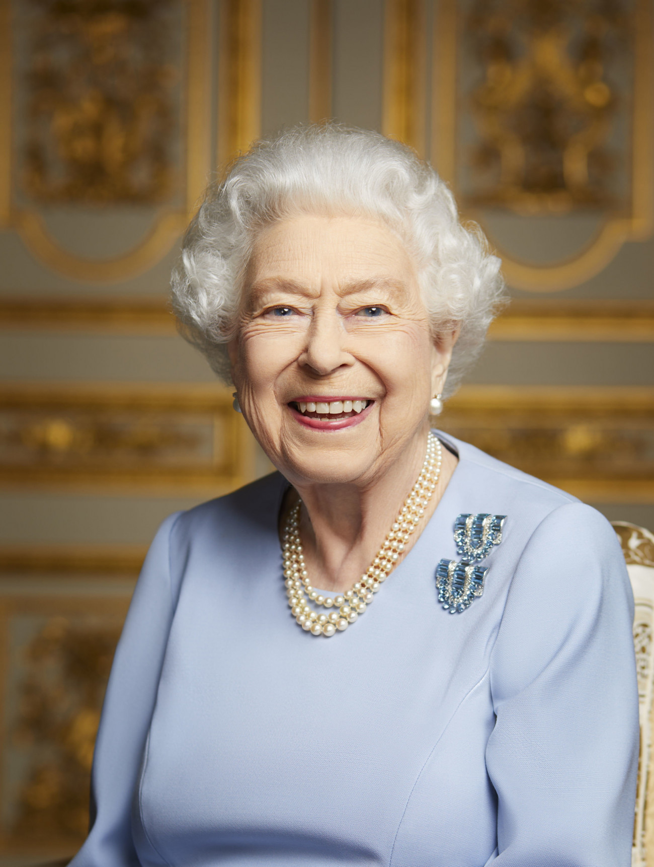 Windsor, 2022. szeptember 19.
A londoni királyi rezidencia, a Buckingham-palota által 2022. szeptember 18-án közreadott kép II. Erzsébet brit uralkodóról Windsorban. II. Erzsébet hosszas betegeskedés után, életének 97., uralkodásának 71. évében, szeptember 8-án hunyt el Balmoralban, a királyi család nyári skóciai rezidenciáján. A királynőt a windsori kastély emlékkápolnájában helyezik végső nyugalomra szeptember 19-én. A felvétel 2022. májusában készült.
MTI/AP/Buckingham Palace/Ranald Mackechnie