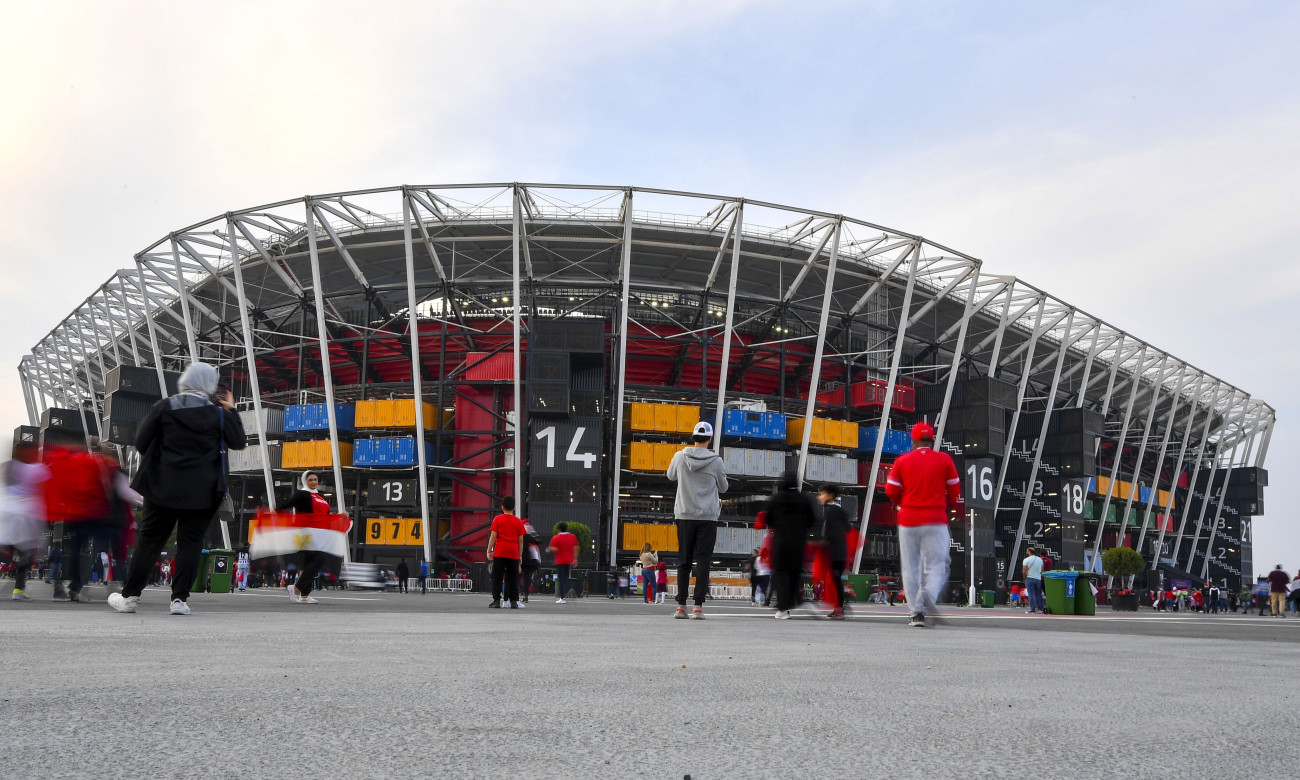 A 2022-es katari labdarúgó-világbajnokság hat csoportmérkőzésének, és az egyik nyolcaddöntőjének otthont adó 974 Stadion Dohában. A 40 ezer férőhelyes aréna építéséhez 974 újrahasznosított konténert használtak fel. Fotó: MTI/EPA/Nusad Szekkajil