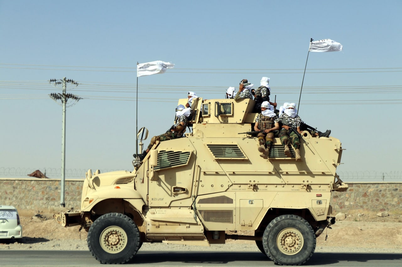 Amerikai MRAP jármű az afganisztáni tálibok kezében. Fotó: Twitter