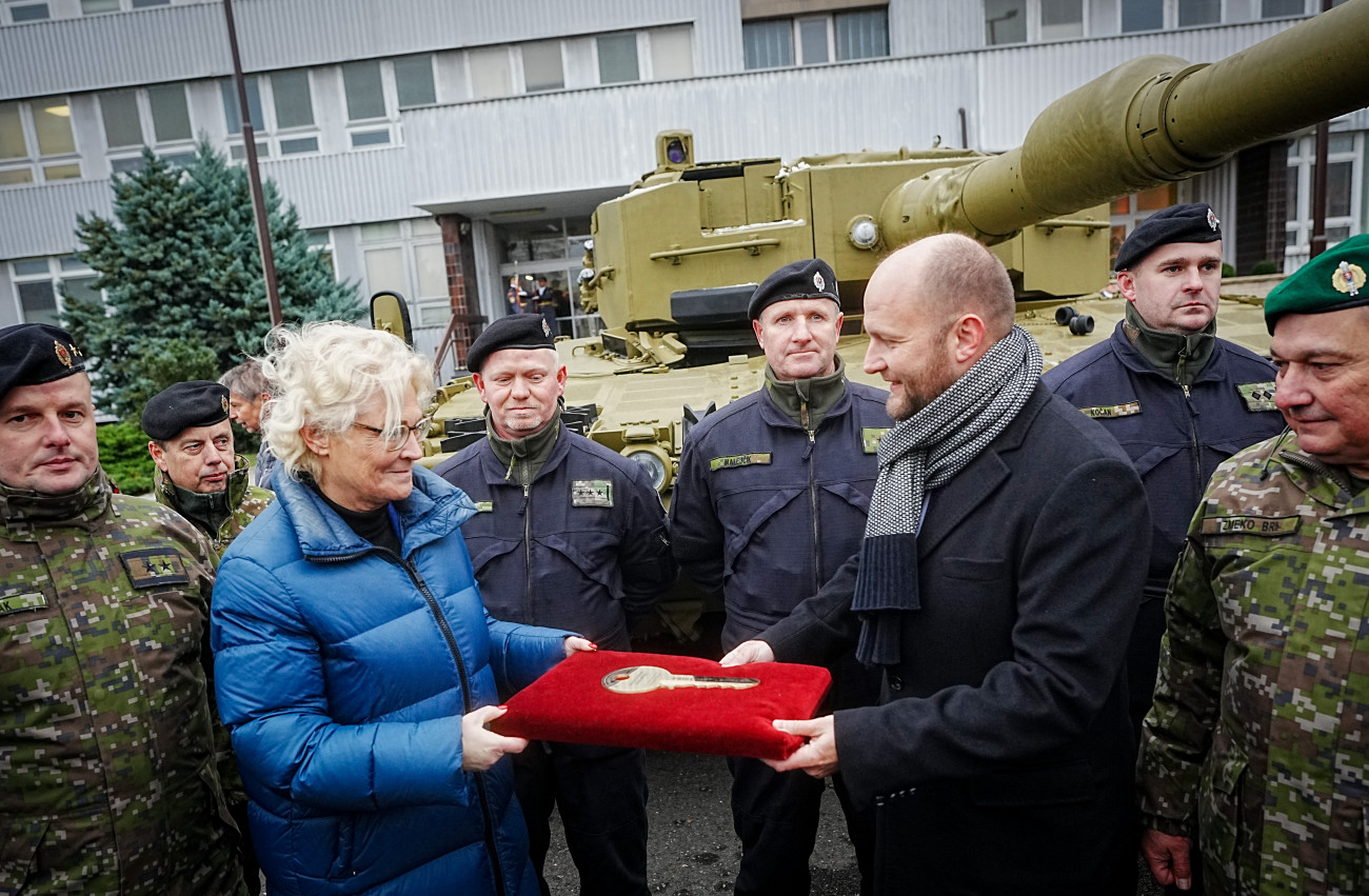 19 December 2022, Slovakia, Bratislava: Christine Lambrecht (SPD), Federal Minister of Defense, symbolically hands over the key to Jaroslav Nad, Minister of Defense of Slovakia, for the Leopard 2A4. Lambrecht will then visit German Bundeswehr soldiers stationed in the NATO country Slovakia in Lest (military training center) and Sliac (military airport). The German soldiers in Slovakia, which borders directly on Ukraine, are part of the Air Missile Defence Task Force and NATO's multinational battlegroup. Photo: Kay Nietfeld/dpa (Photo by Kay Nietfeld/picture alliance via Getty Images)