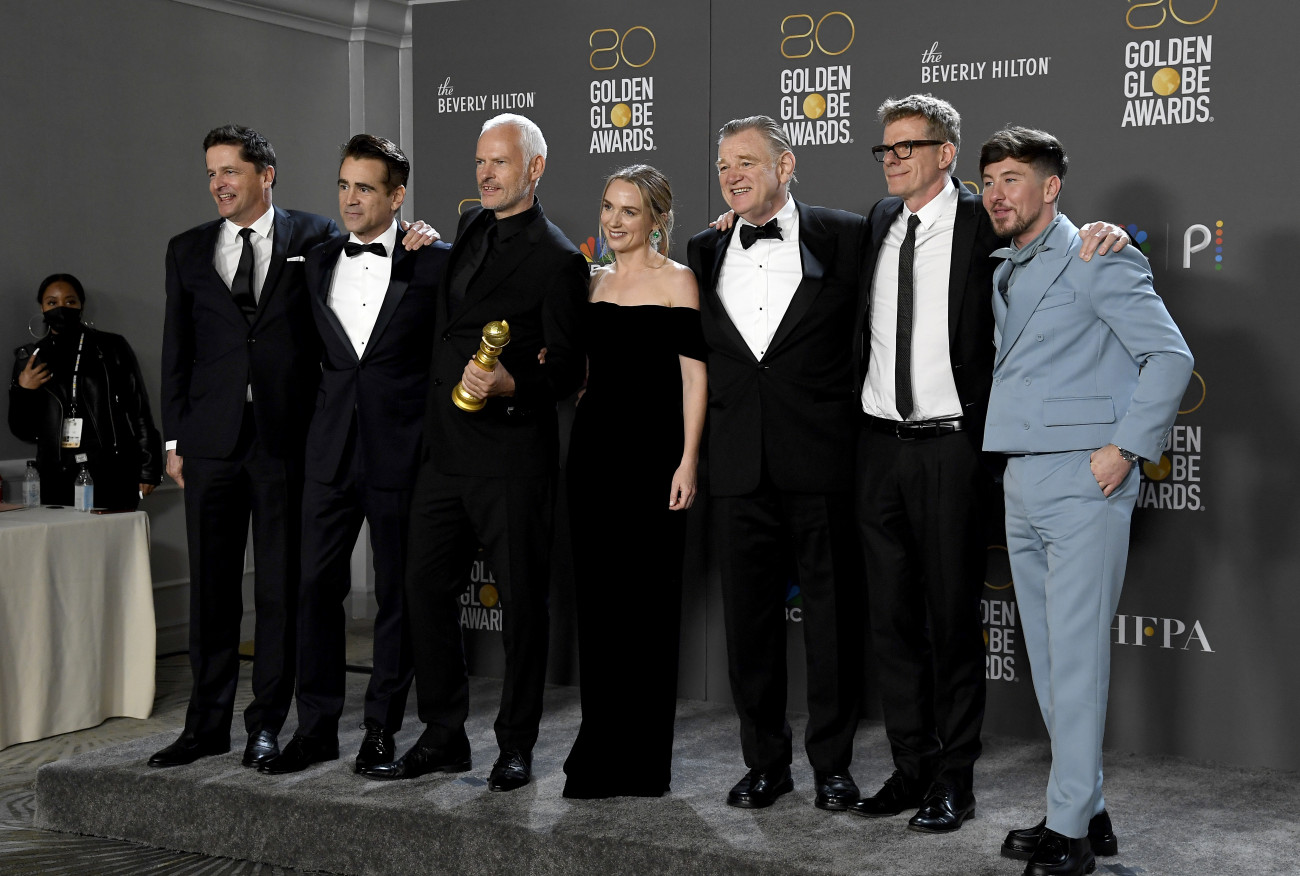 BEVERLY HILLS, CALIFORNIA - JANUARY 10: 80th Annual GOLDEN GLOBE AWARDS -- Pictured: (l-r) Peter Czernin, Colin Farrell, Martin McDonagh, Kerry Condon, Brendan Gleeson, Graham Broadbent, and Barry Keoghan pose in the Best Motion Picture - Musical or Comedy award for 