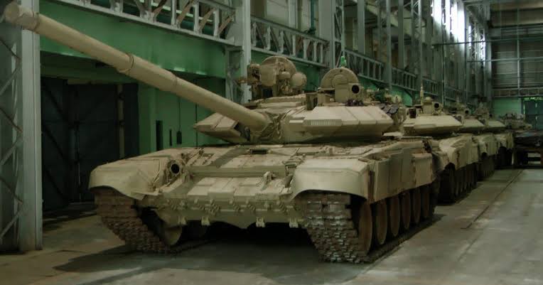 Oroszországi nagyjavításra küldött Indiai T-90Sz típusú harckocsik. Fotó: Twitter/Dany