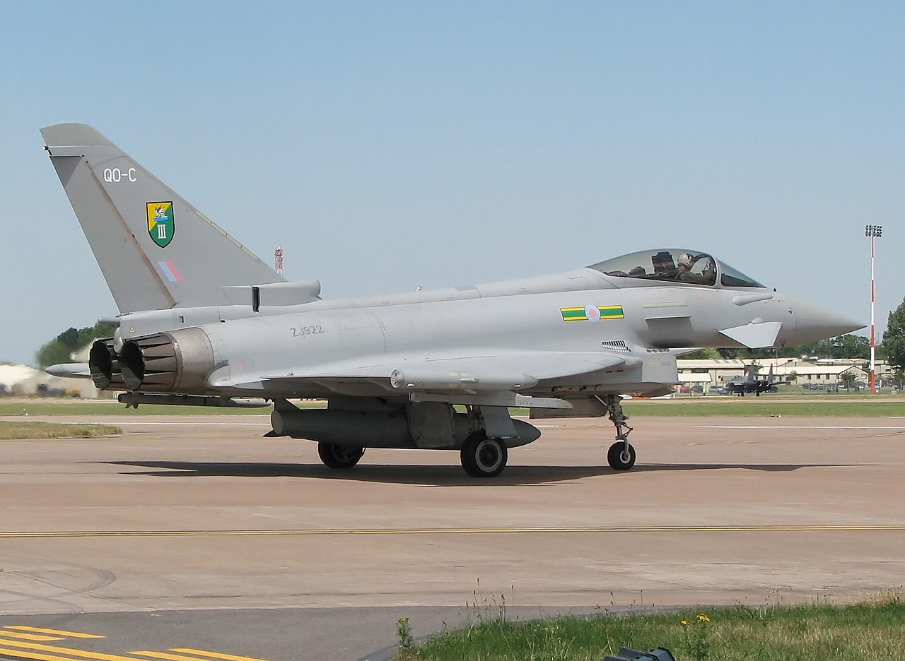 A brit Királyi Légierő (RAF) Eurofighter Typhoon vadászbombázója. Forrás:Wikipédia