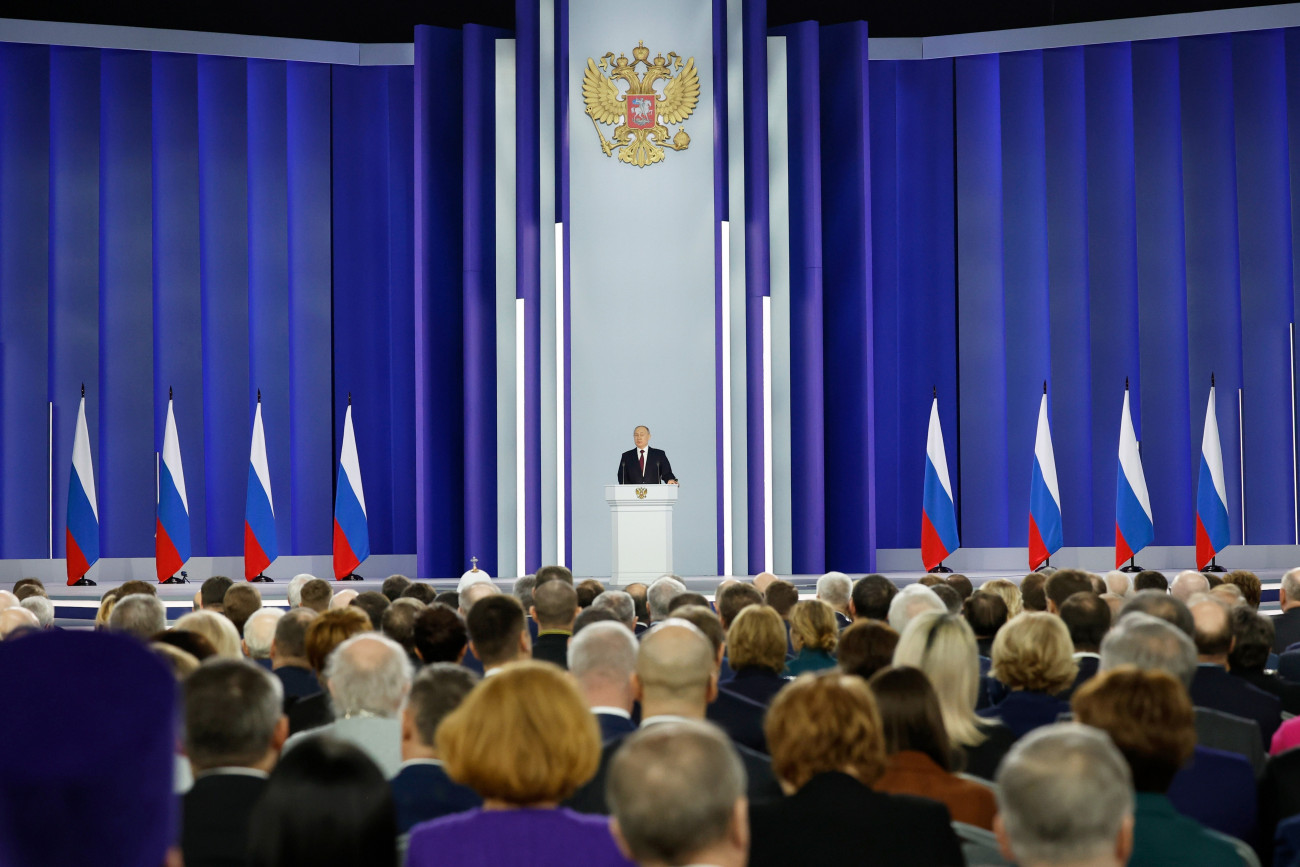 Moszkva, 2023. február 21.
Vlagyimir Putyin orosz elnök beszél az orosz parlament két háza előtt tartott évértékelőjén a moszkvai Gosztiny Dvorban 2023. február 21-én.
MTI/AP/Pool/Kreml/Dmitrij Asztahov