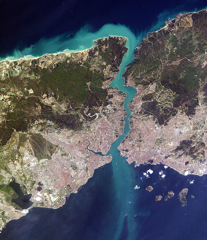 A Boszporusz az űrből. Forrás:Wikipédia/Közkincs