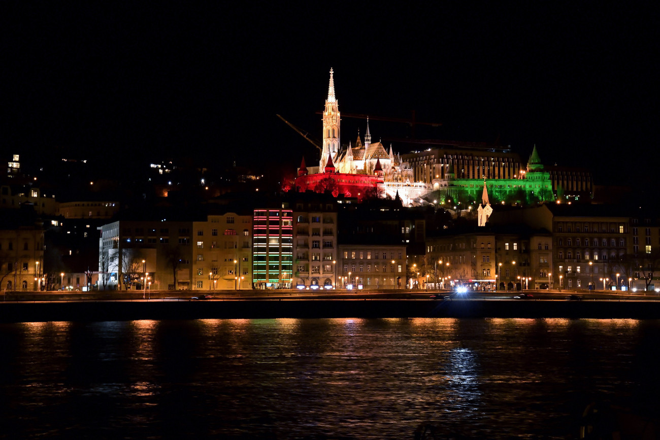 Budapest, 2023. március 15.
Ünnepi fényfestés a Halászbástyán az 1848-49-es forradalom és szabadságharc kitörésének 175. évfordulóján, 2023. március 15-én.
MTI/Lakatos Péter
