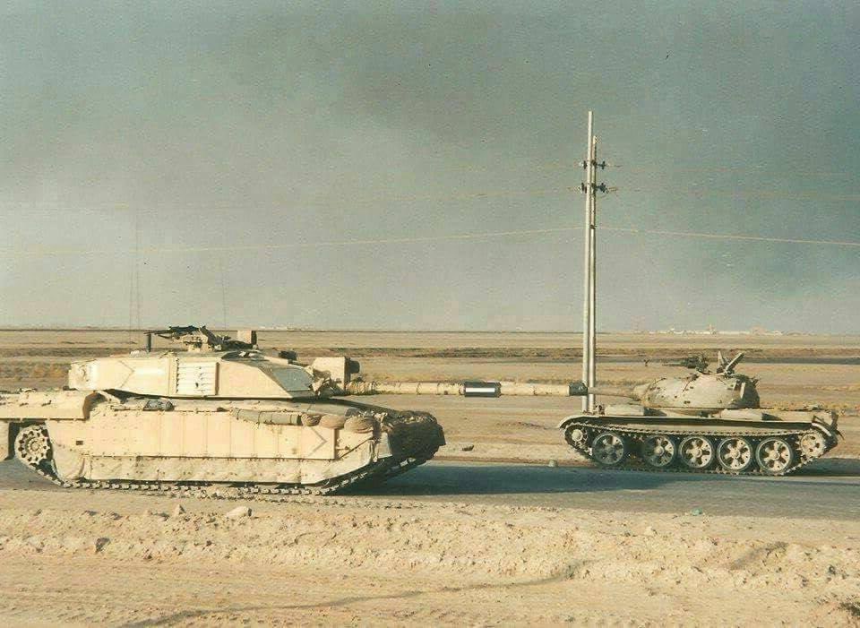 Egy brit Challanger és egy orosz T-55-ös tank Irakban. Forrás:Twitter/Ukrainian Front