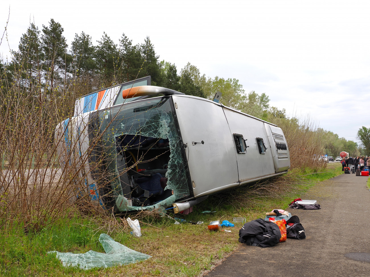Kiskunhalas, 2023. április 29.
Árokba borult, megsérült autóbusz Kiskunhalas közelében 2023. április 29-én. Az 53-as főút 50-es kilométerénél történt balesetben többen könnyebben megsérültek.
MTI/Donka Ferenc