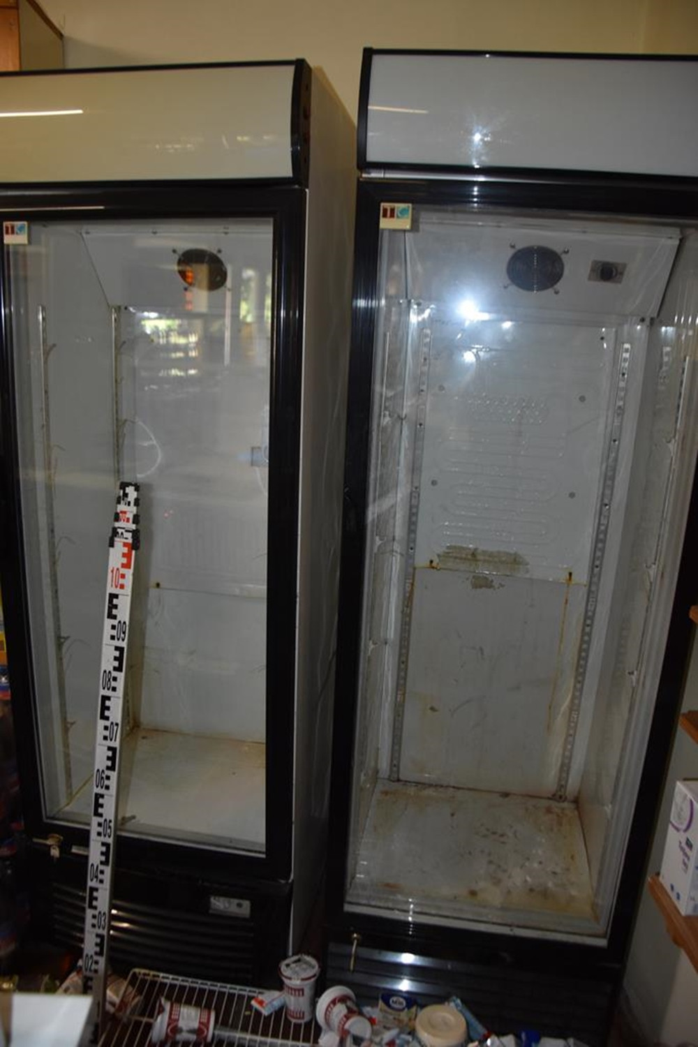 A megrongált hűtők az egyik helyszínen (forrás: police.hu)
