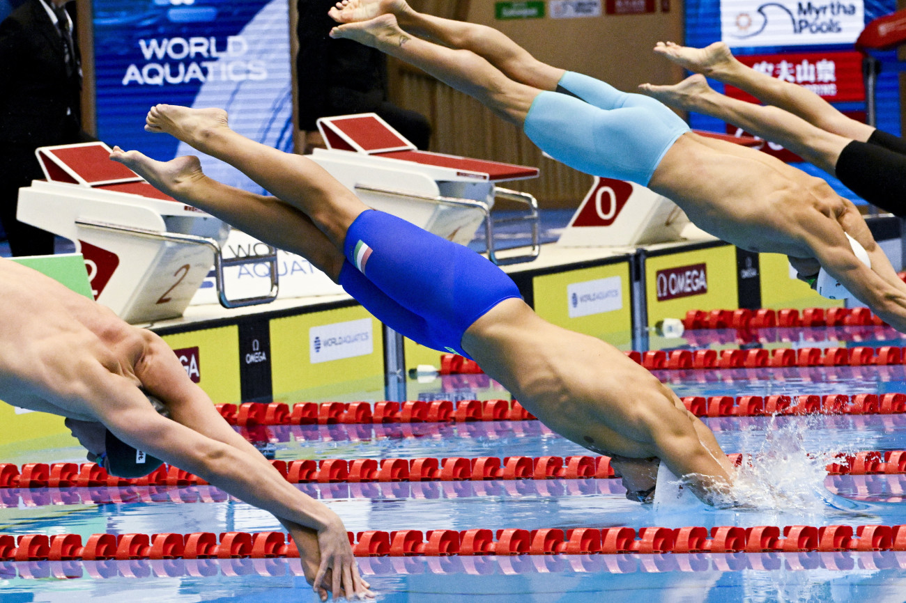 A rajt pillanatában Szabó Szebasztián a férfi 50 méteres gyorsúszás elődöntőjében a fukuokai vizes világbajnokságon 2023. július 28-án.
MTI/Koszticsák Szilárd