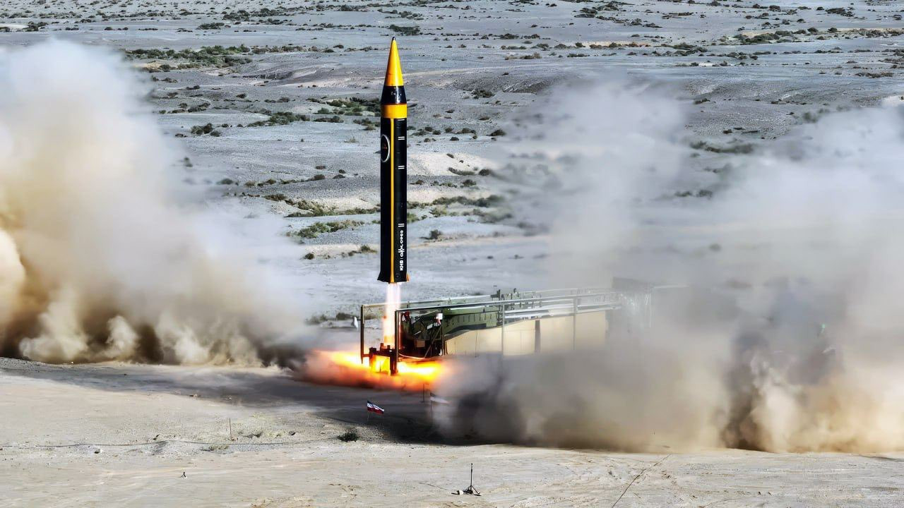 Iráni Horramsár 4 ballisztikus rakéta. Hatótávolsága 2000 km és 1500 kilogrammos harci részt hordoz. Forrás: X / Nexta