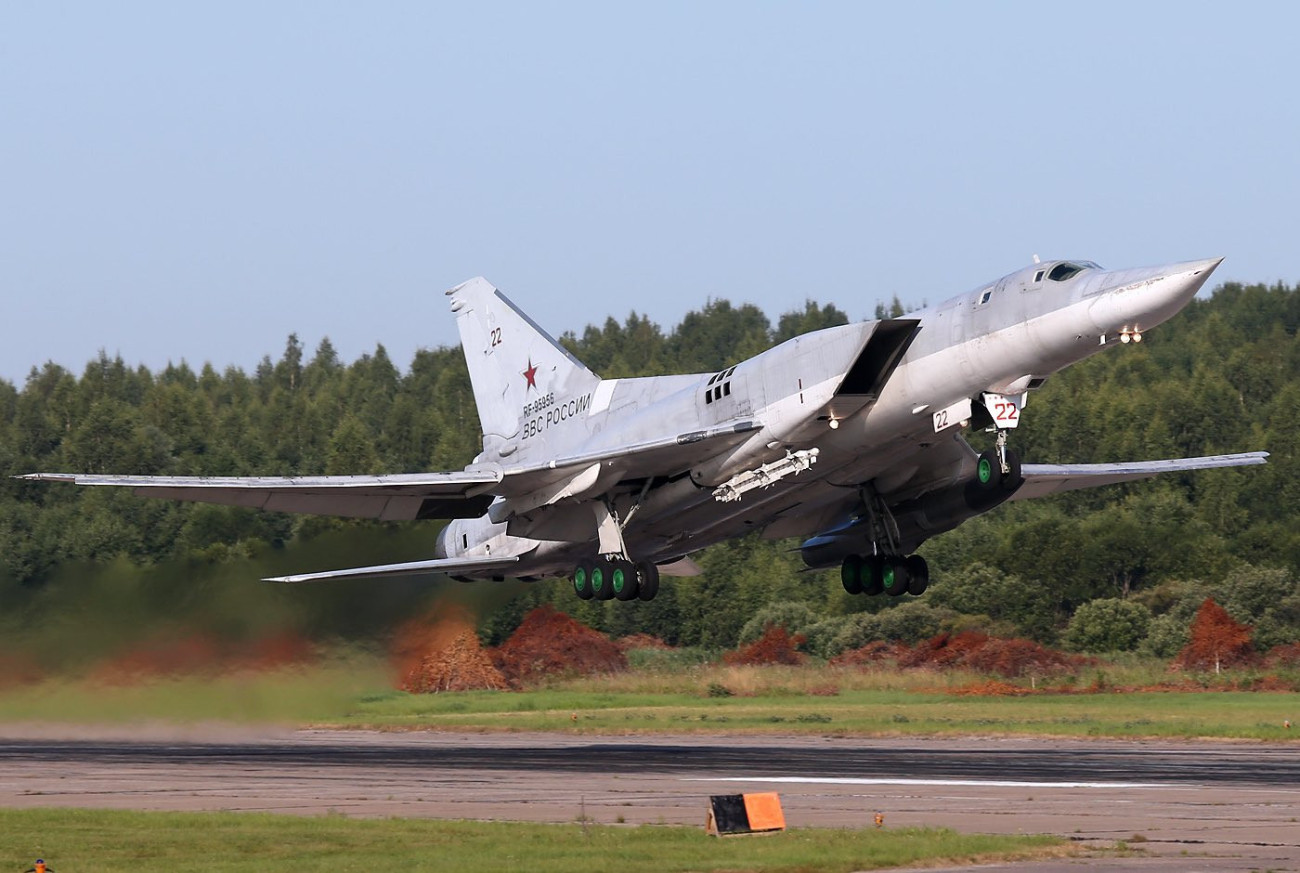 Az orosz légierő Tu-22M3-as szuperszonikus bombázó repülőgépe. Forrás: X / وبزيرفر