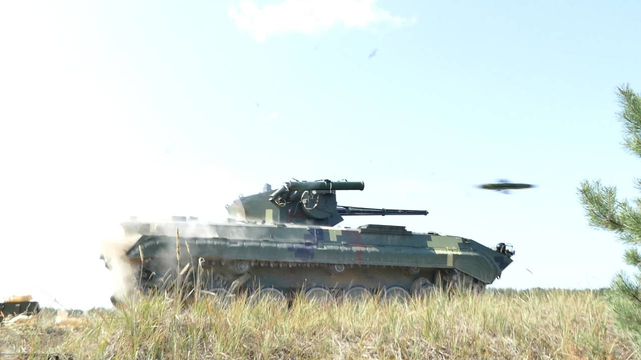 BMP-1TS ukrán lövészpáncélos páncéltörő rakétát indít. Forrás: NPK 