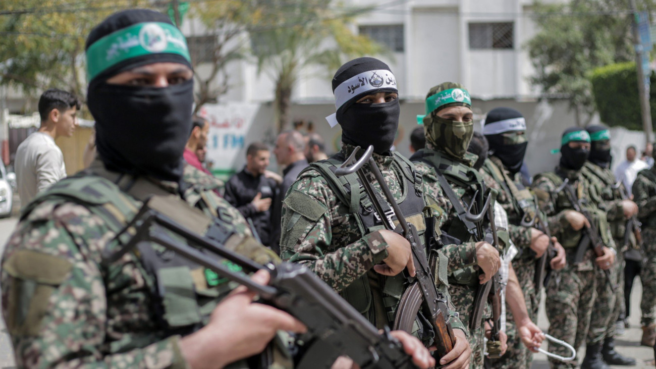 A Hamász fegyveresei egy háború előtti parádén. Forrás: X / specialforceuis