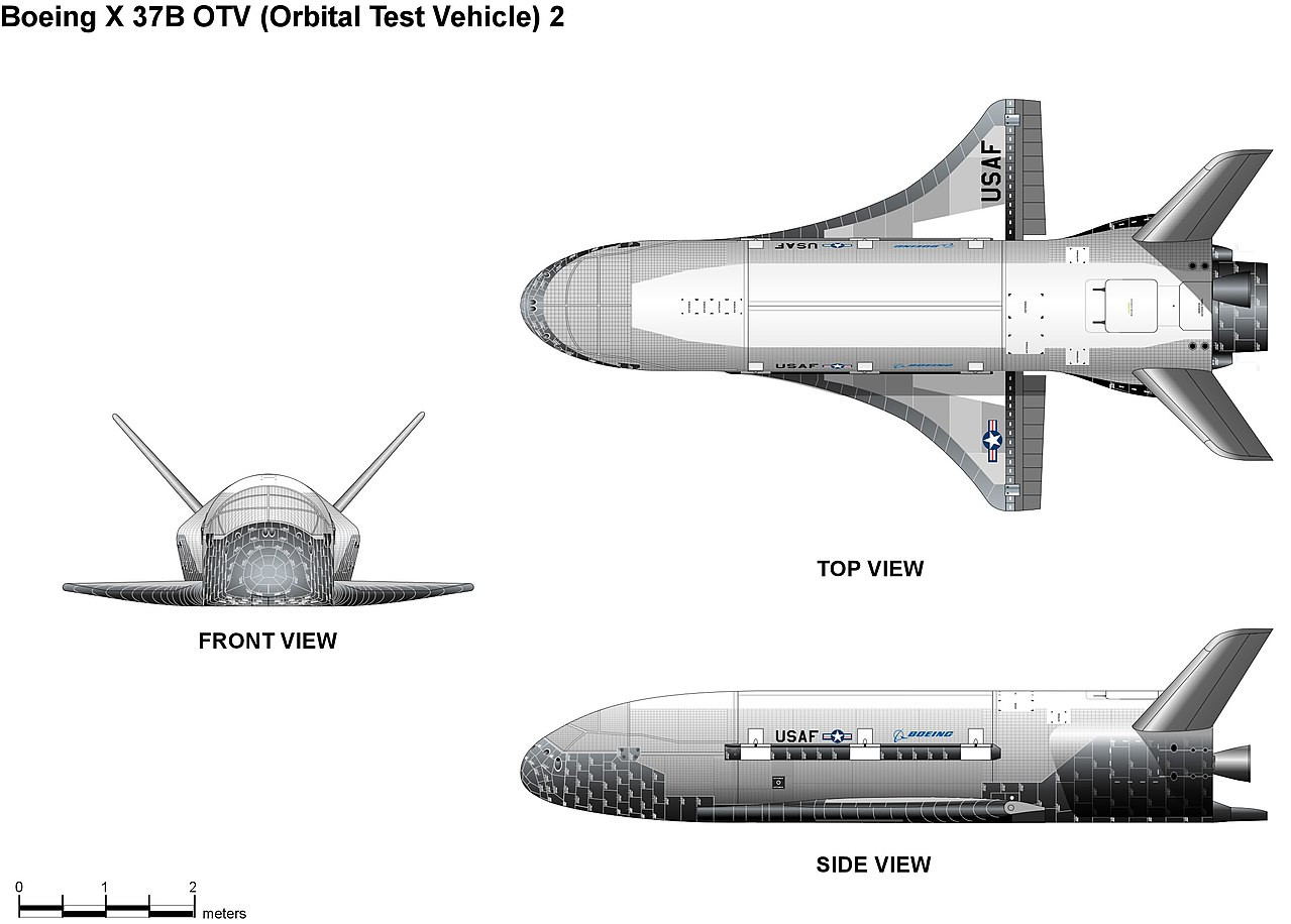 Az X-37B három nézeti rajza. Hossza 8,91 m, fesztávolsága 4,54 m, maximális felszállósúlya pedig 4989 kg. Forrás: Wikipédia