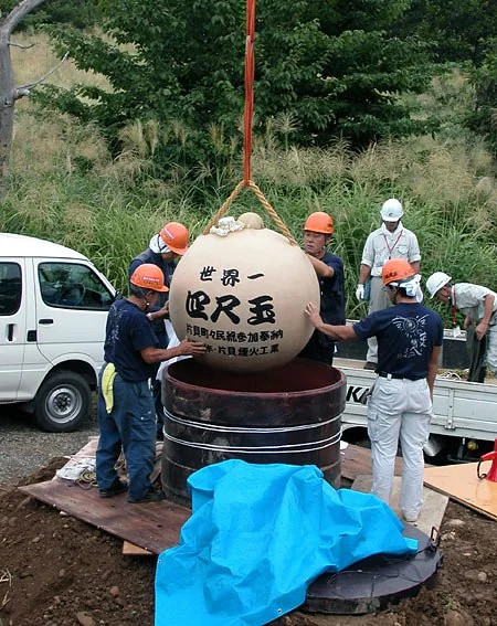 A világ legnagyobb tüzjékát bombája a japán Nagaokában. Forrás: X / Tree of Knowledge