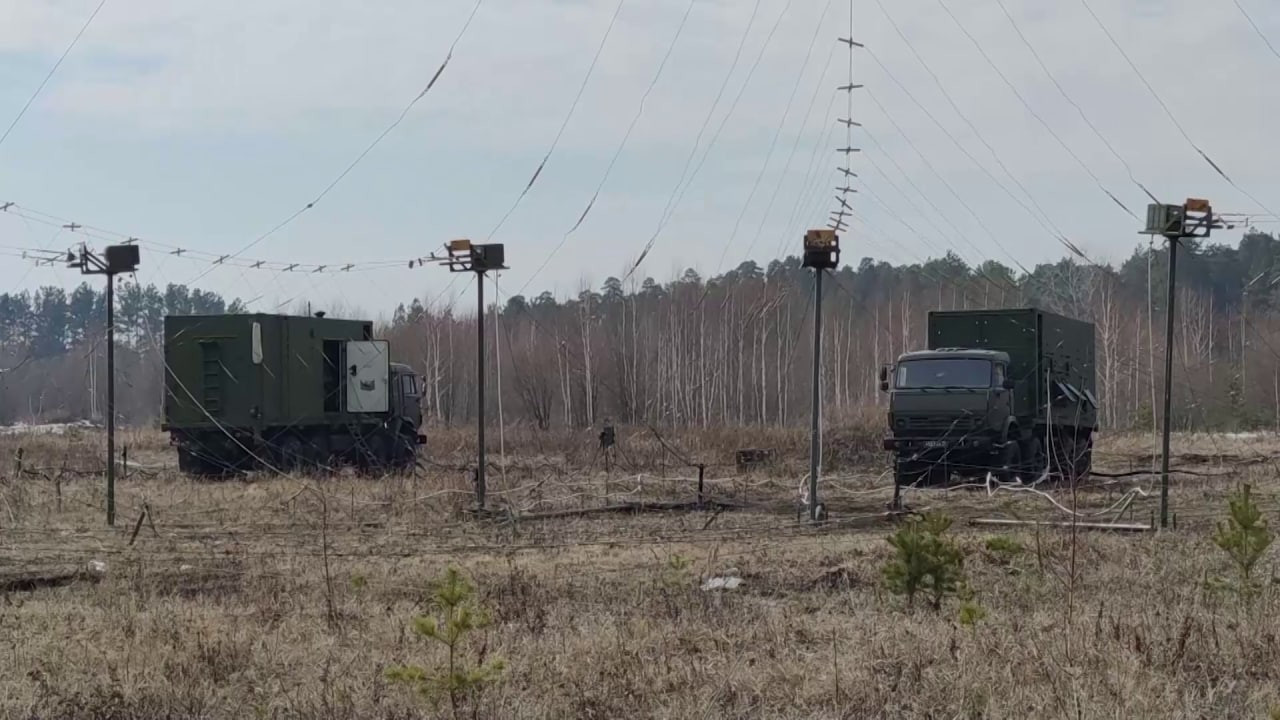 Egy orosz elektronikai egység a front közelében. Forrrás: X /  RadioGAG