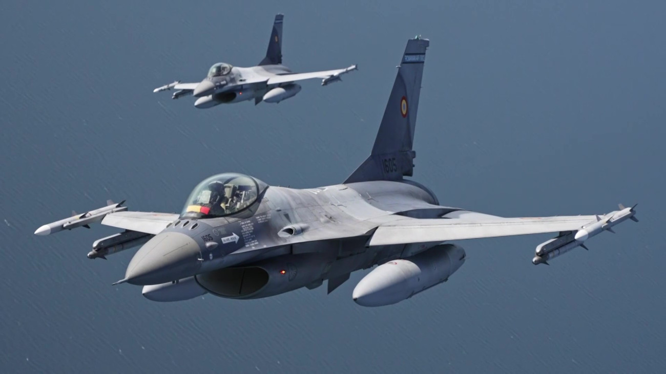 A román légierő is az F-16-ost választotta, igaz használt, de felújított gépeket vettek. Forrás: Wikipédia