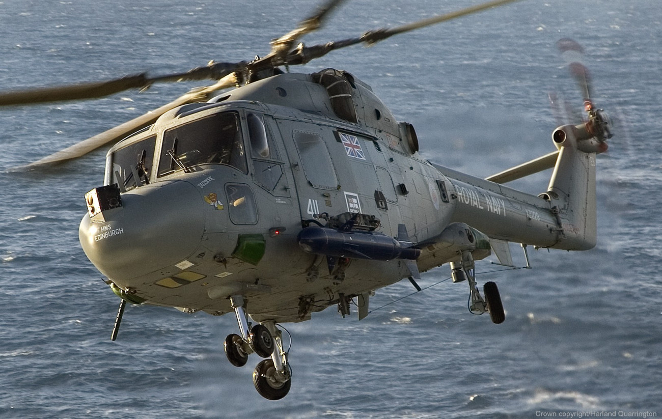 A Brit Királyi Haditengerészet Lynx helikoptere, Sea Skua hajók elleni rakétával. Forrás: Royal Navy