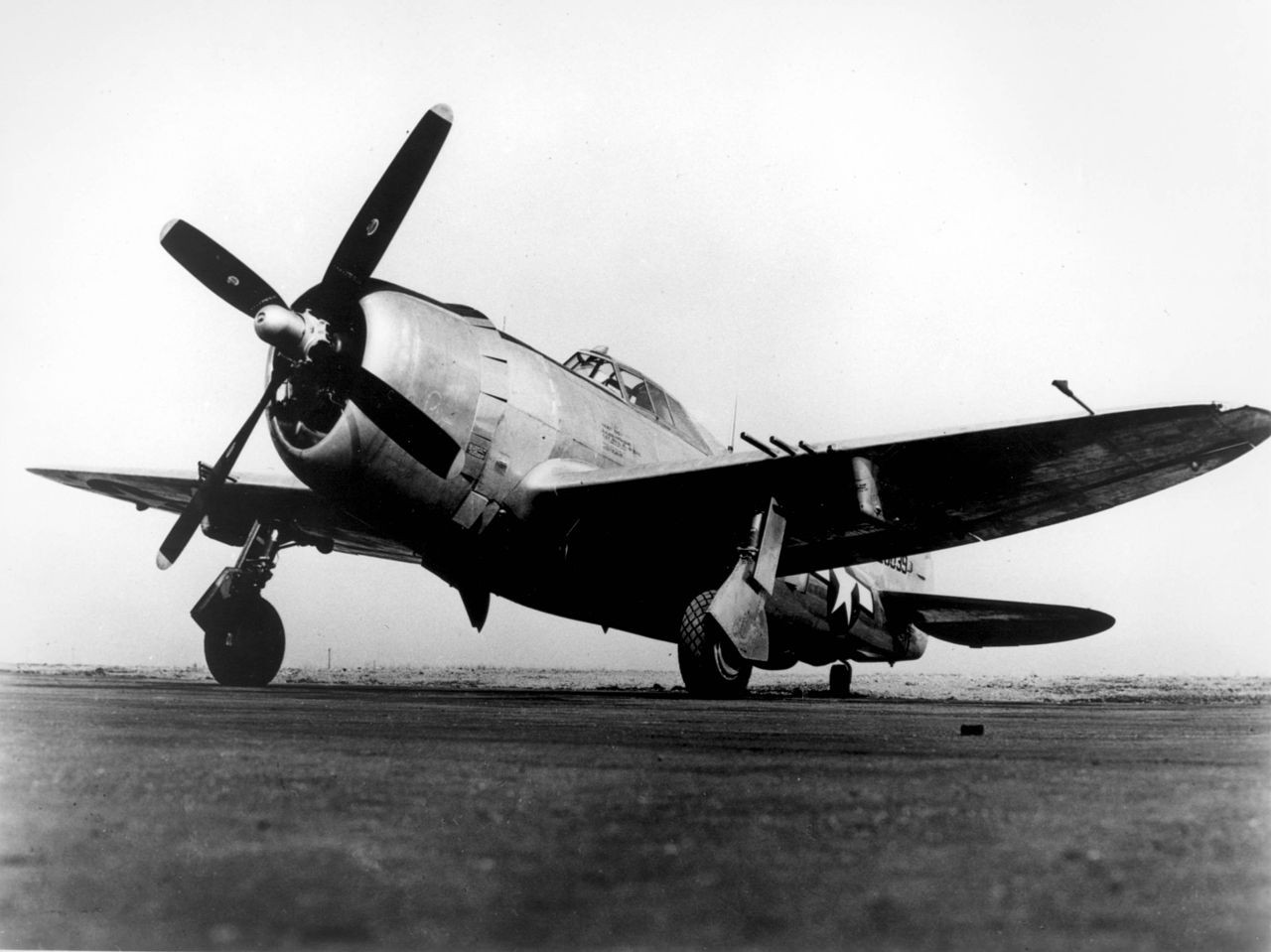 A nagy előd, a második világháborús P-47 Thunderbolt. Forrás: Wikipédia