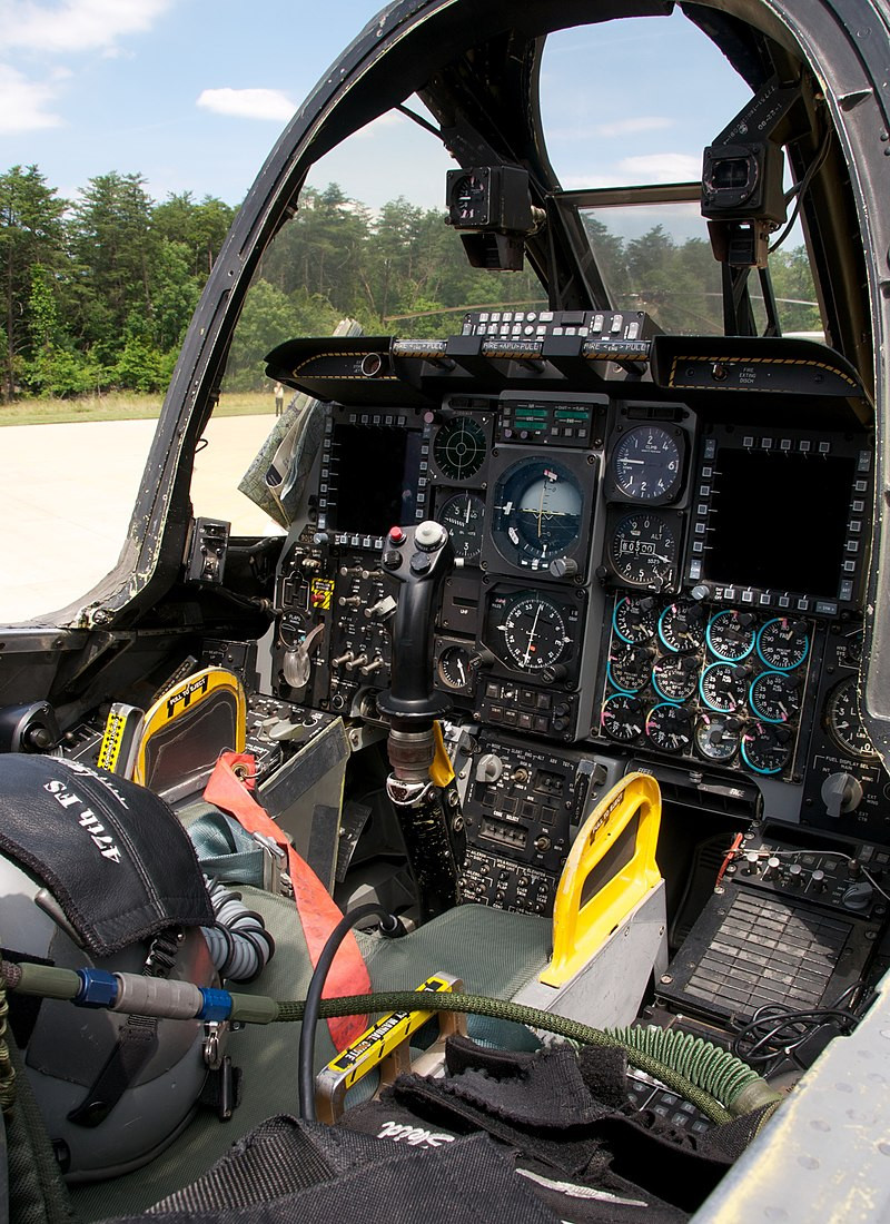 Az A-10C kabinja már inkább egy XXI. századi munkahely a harci pilóták számára. Forrás: Wikipédia