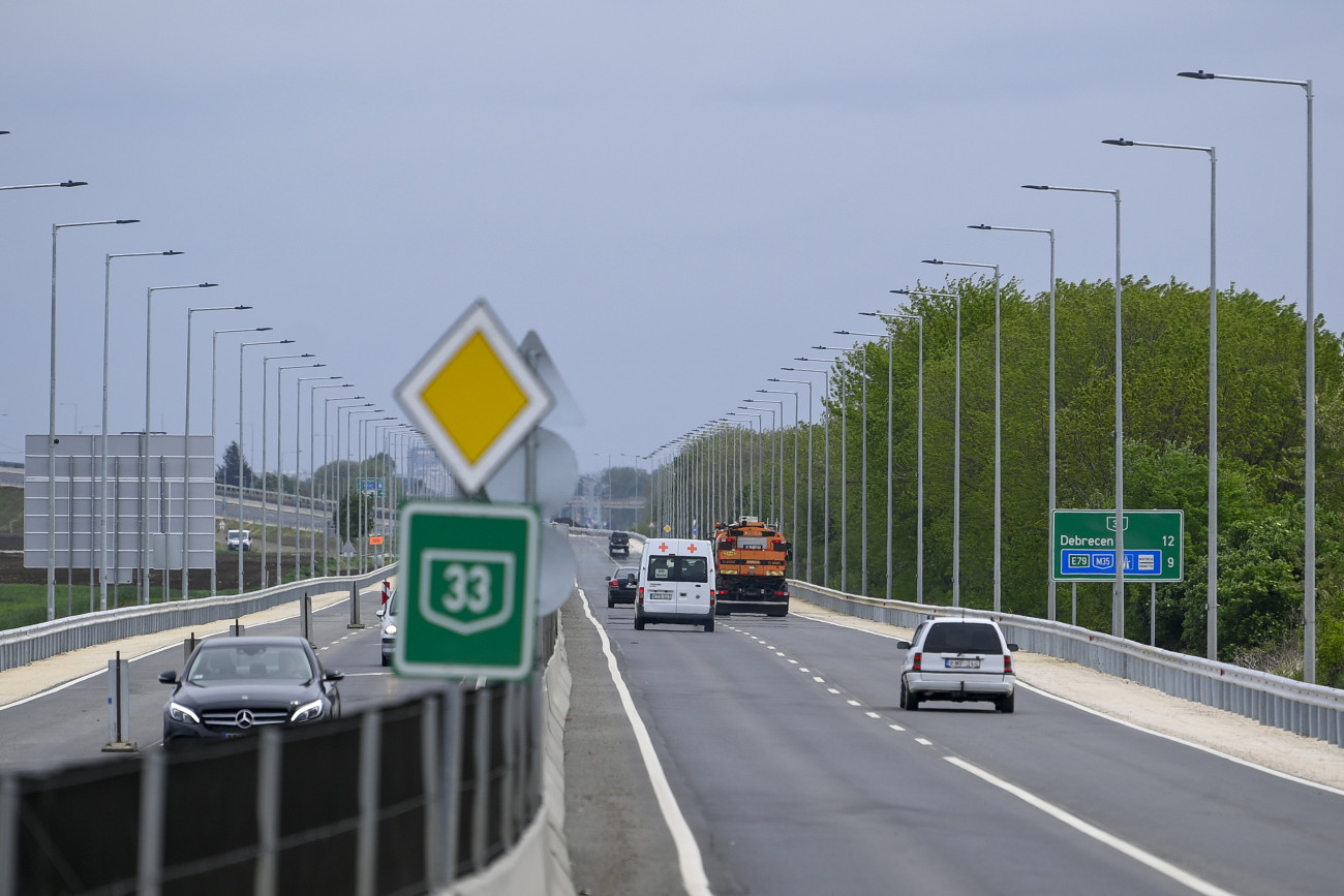 Debrecen, 2024. április 18.
A 33. számú főút kétszer két sávra bővített első szakasza Debrecen térségében az átadás napján, 2024. április 18-án.
MTI/Czeglédi Zsolt