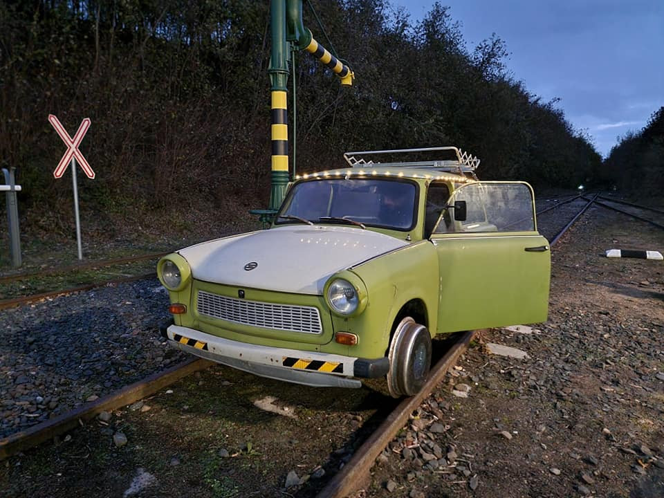 A Trabant sínautóként is remekül bevált. Forrás: Facebook / Vasúti Múzeum Palotabozsok