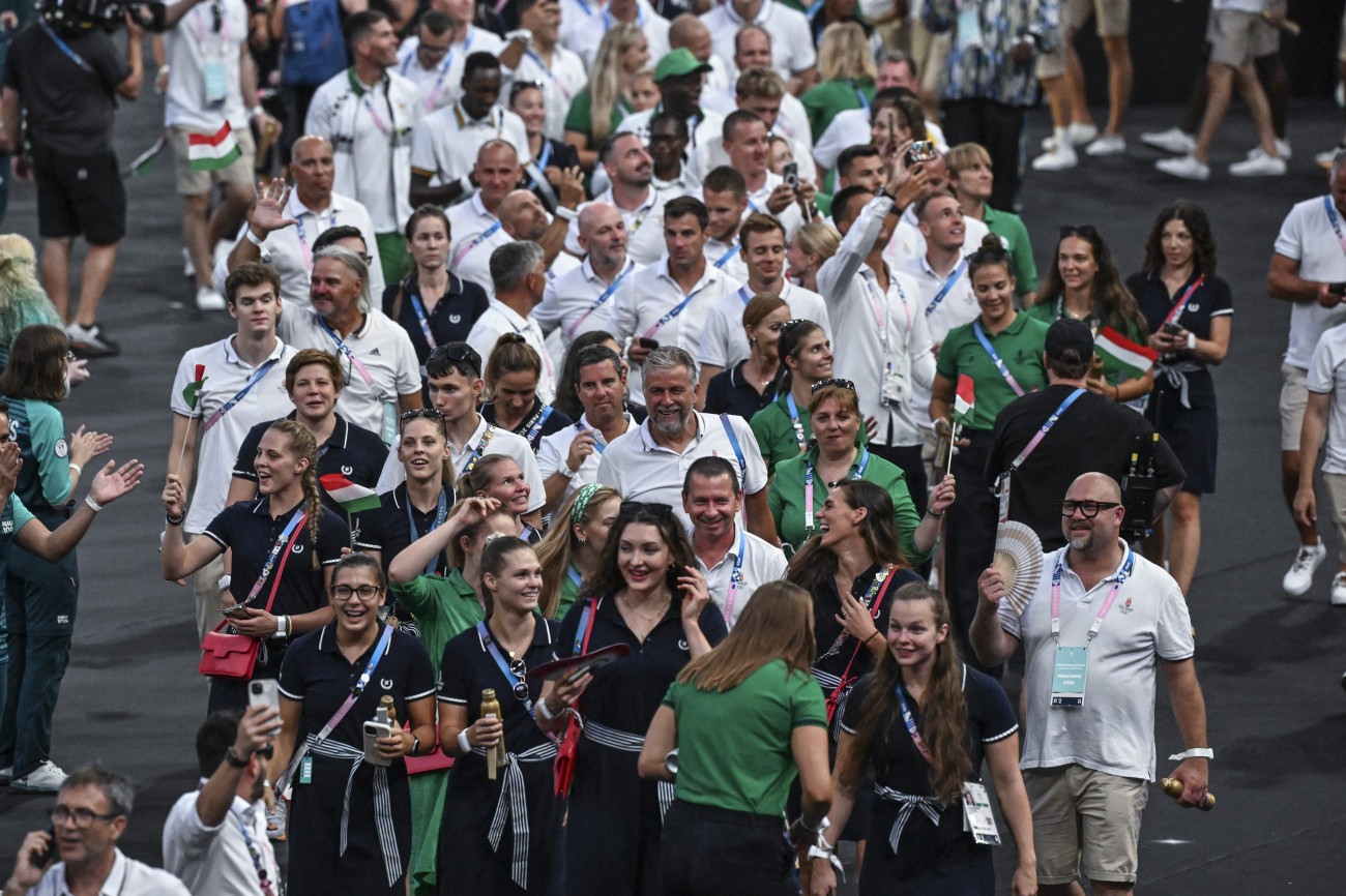 Párizs, 2024. augusztus 11.
A magyar sportolók bevonulnak a 2024-es párizsi nyári olimpia záróünnepségén a Stade de France-ban 2024. augusztus 11-én.
MTI/Czeglédi Zsolt