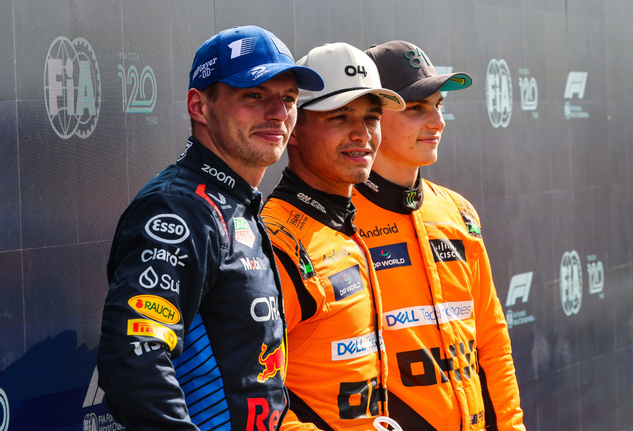 ZANDVOORT, NETHERLANDS - AUGUST 24: Lando Norris of Great Britain and McLaren, Oscar Piastri of Australia and McLaren and Max Verstappen of Netherlands and Oracle Red Bull Racing pose for a photo in parc ferme during practice/qualifying ahead of the F1 Grand Prix of Netherlands at Circuit Zandvoort on August 24, 2024 in Zandvoort, Netherlands. (Photo by Kym Illman/Getty Images)