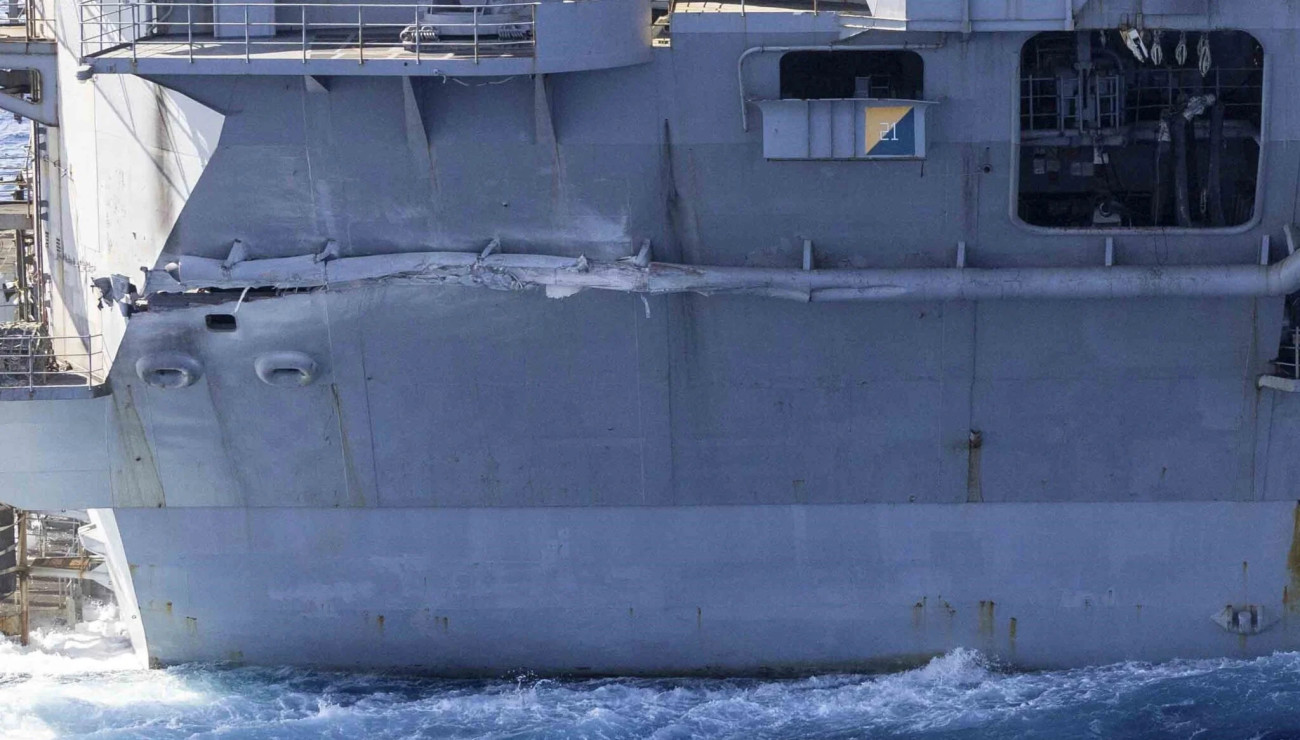 Sérülések a hajó tatjánál.