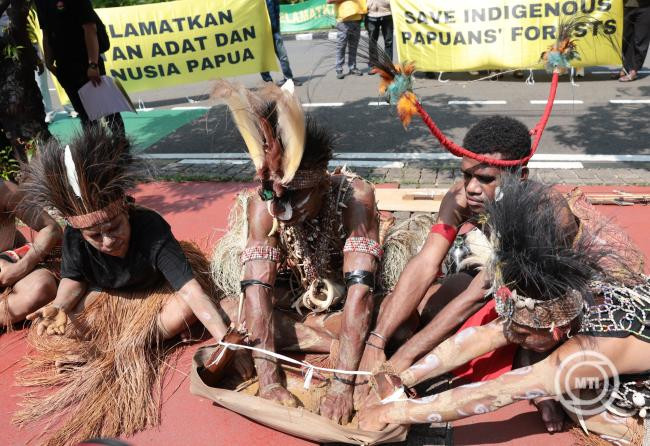 Forrás: MTI/EPA/Adi Weda - Pálmaolaj-termelés elleni tiltakozás Indonéziában